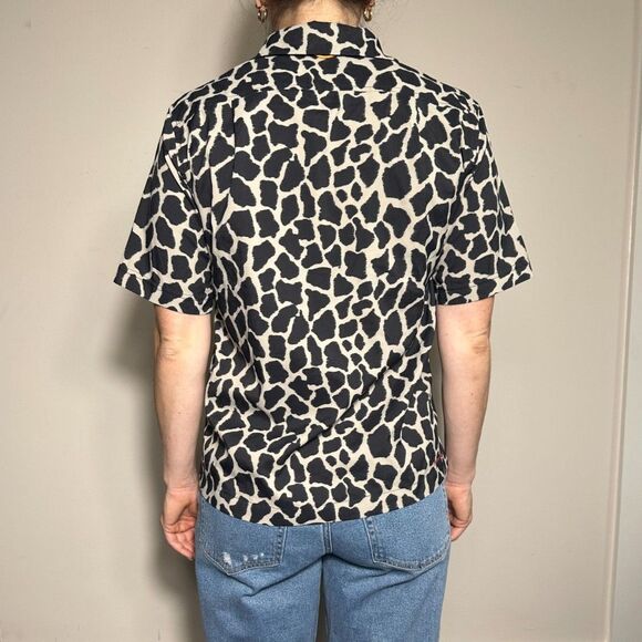 Outdoor Voices SolarCool Camp Collar Shirt in Giraffe Size XS - Picture 3 of 4